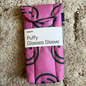 BAGGU Puffy Glasses Sleeve in Raspberry Happy